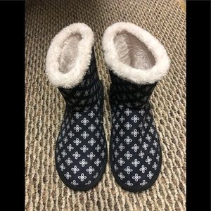 NWOT Vera Bradley Cozy Booties size 7-8